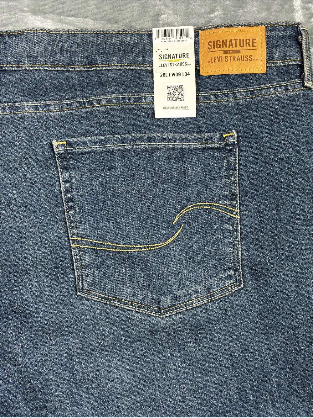 NWT Levi Strauss Signature Gold Mid-Rise Straight Jeans Womens Plus 28Long 39x34
